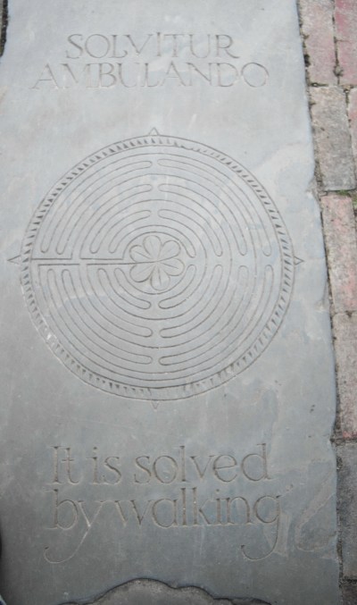 Solvitur Ambulando